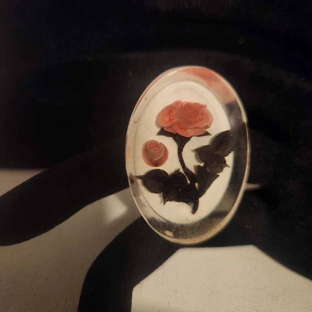 Vintage Reverse Carved Lucite Rose‎ Brooch Pink Floral Intaglio Oval Pin